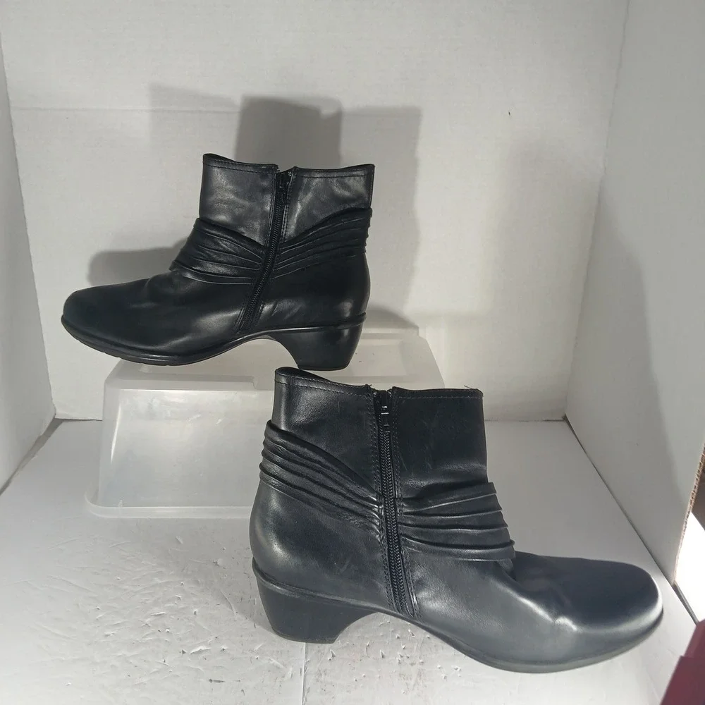 Clarks Bendables Ankle Boots 10M Black Leather Pleated Zip Low Block Heel 36797